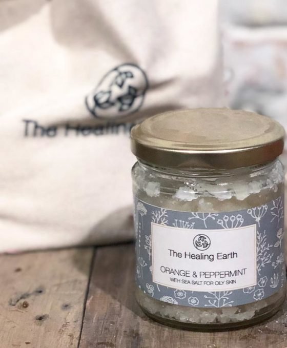 Orange-and-peppermint-salt-scrub-for-oily-skin